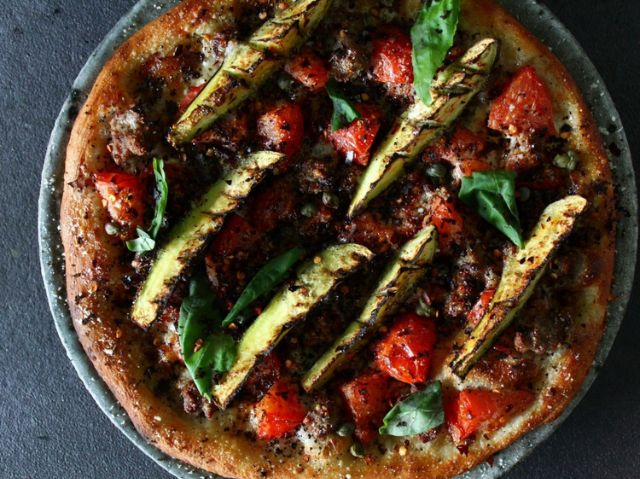 The 'NO BORDER' pizza crafted by a renowned Italian chef.
