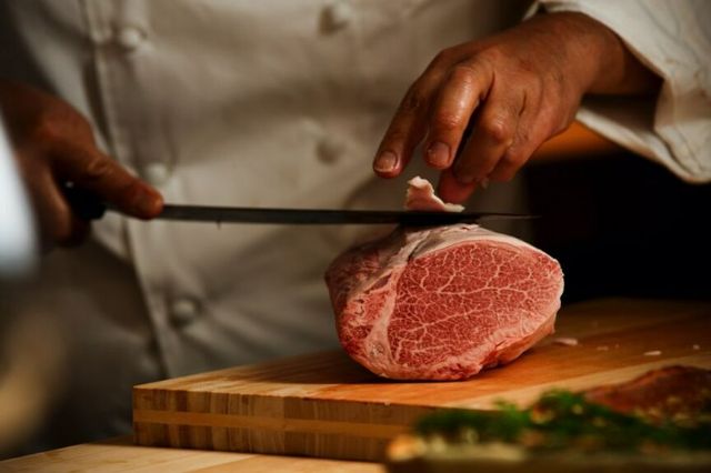 在銀座的餐廳享受和牛料理