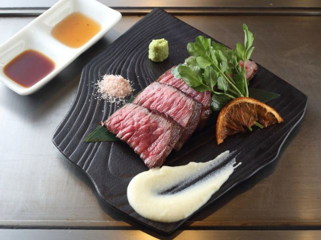 心斎桥筋商店街周边有可以品尝和牛的店