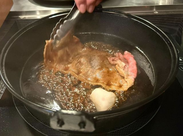 최상급 와규를 마음껏 즐길 수 있는 [먹을 수 있는 만큼 먹기 스키야키 십이천] 히로오・EAT PLAY WORKS