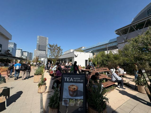 ■ Eating Outdoors