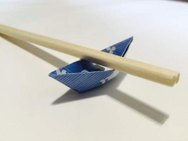 Origami Chopstick Holder: Boat Instructions in 13 Easy Steps