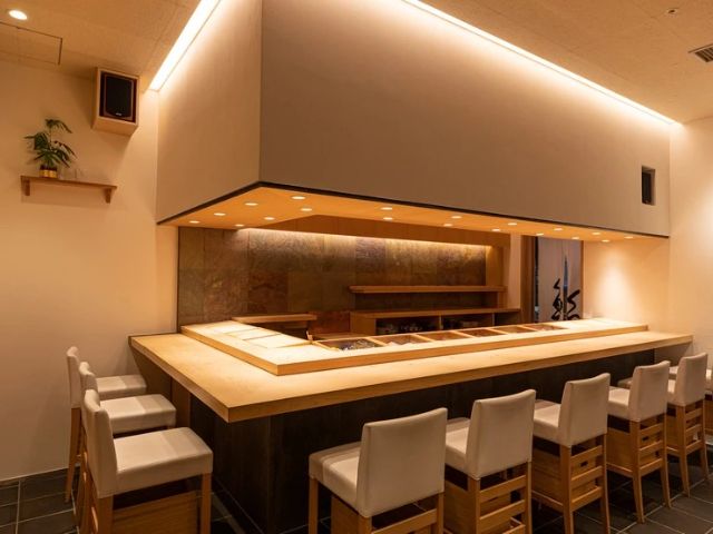 A restaurant near Tokyo Station where one can enjoy "omakase" sushi and Japanese cuisine
