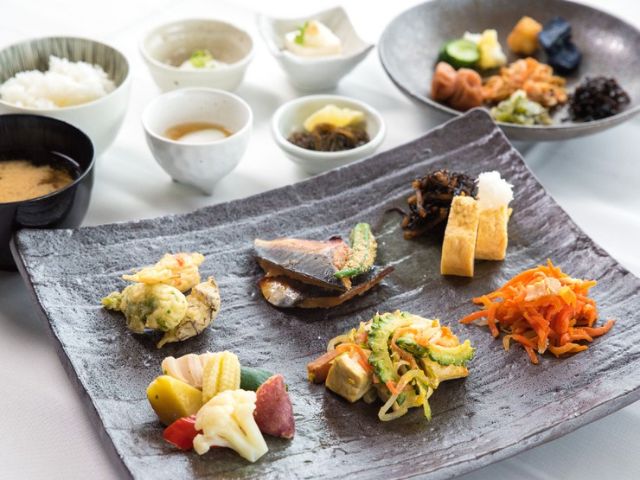 丽嘉皇家大酒店冲绳 Dining 19 (ナインティーン)