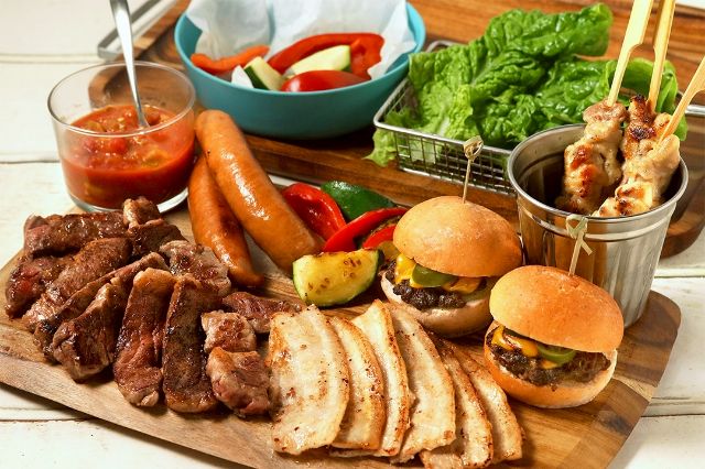 在都市的正中心！感受港口風情的屋頂啤酒花園「Moores BBQ啤酒花園」｜橫濱Moores屋頂