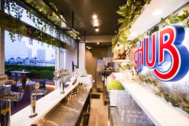 Rooftop Beer Garden 2025 at [HUB Sakuragicho Cross Gate Restaurant] with a panoramic view of Yokohama Minato Mirai nightscape｜Sakuragicho