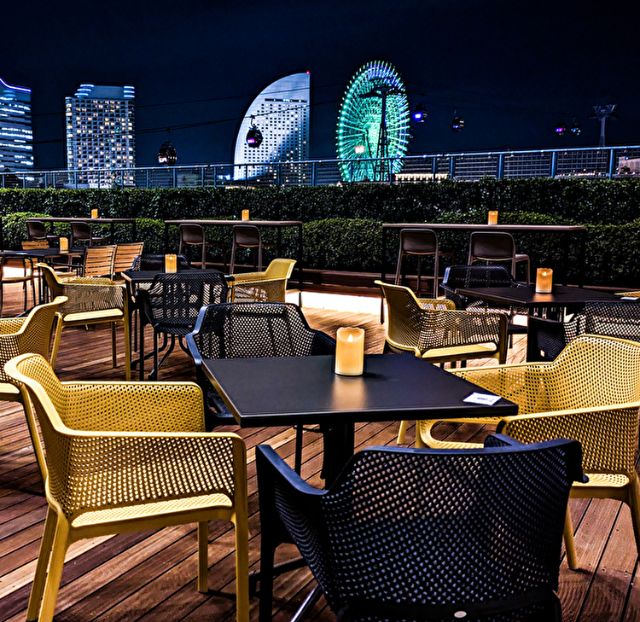 Rooftop Beer Garden 2025 at [HUB sakuragicho CROSS GATE branch] with a panoramic view of Yokohama Minato Mirai nightscape