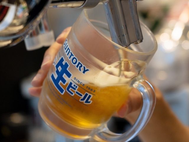 「サントリー生ビール」 등 엄선한 음료를 무제한으로 즐기실 수 있습니다