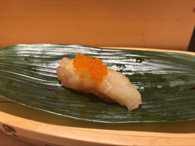 尽情享用高级寿司。在新宿“有楽町かきだ”享受全包式的主厨推荐套餐