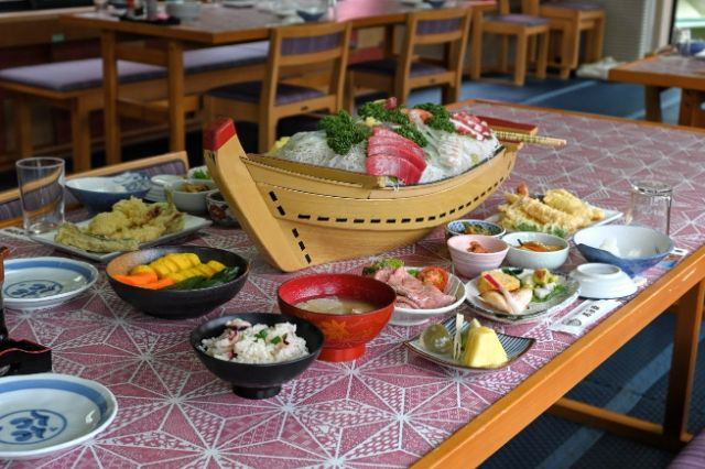 Cruise Tokyo on a Traditional Yakatabune Party Boat