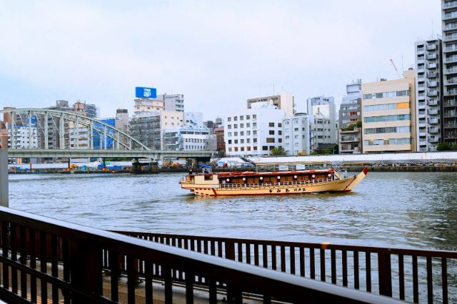搭乘屋形船巡遊東京！傳統的派對船體驗