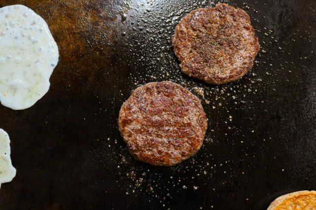 Eating Honest Wagyu Burgers at Wagyu Brothers, Asakusa