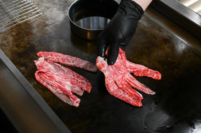 Eating Honest Wagyu Burgers at Wagyu Brothers, Asakusa