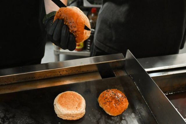 Eating Honest Wagyu Burgers at Wagyu Brothers, Asakusa