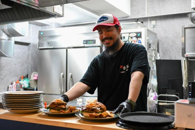 Eating Honest Wagyu Burgers at Wagyu Brothers, Asakusa