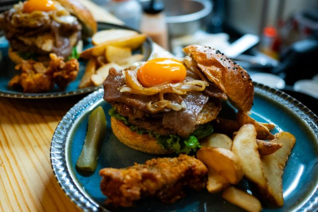 Eating Honest Wagyu Burgers at Wagyu Brothers, Asakusa