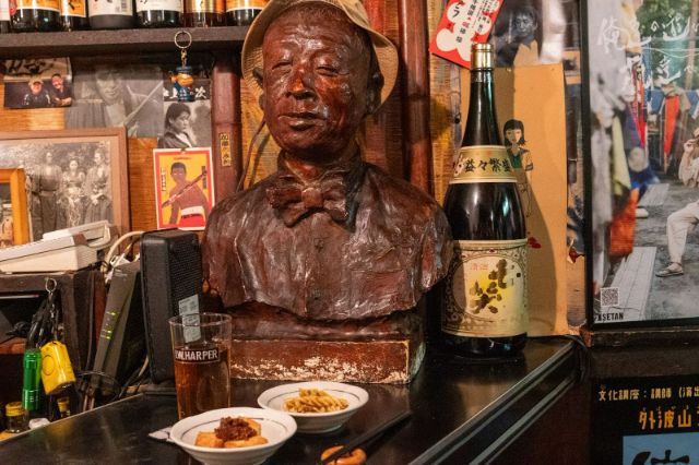 Exploring Golden Gai, where Shinjuku Nightlife Reveals Another Tokyo