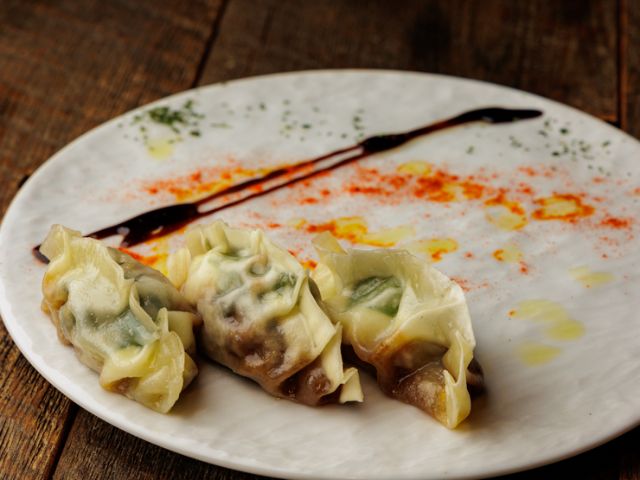 马肉与牡蛎的创作餐吧 motto.