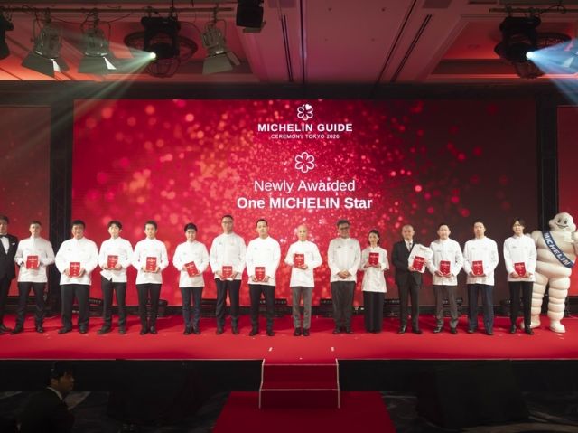 There are a total of 122 restaurants with one Michelin star, with 11 restaurants newly awarded one star.