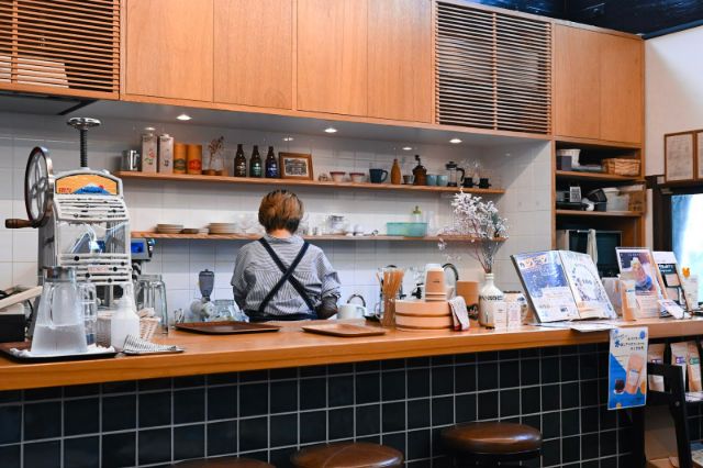 Community Cafe in a Renovated Sento - Rébon Kaisaiyu in Uguisudani