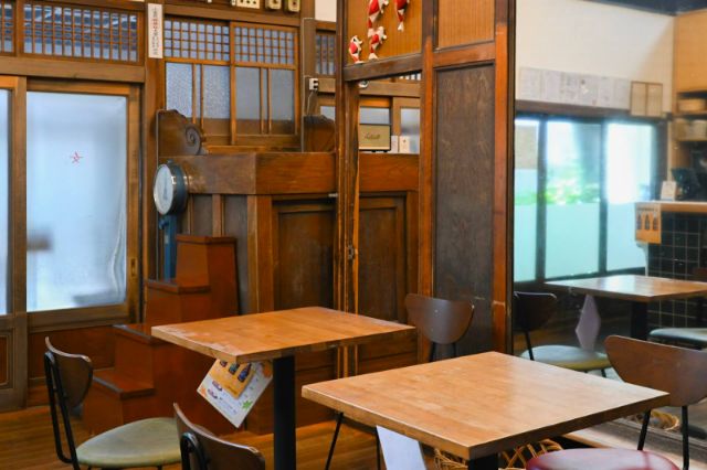 Community Cafe in a Renovated Sento - Rébon Kaisaiyu in Uguisudani