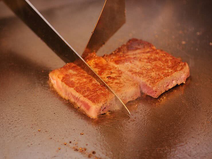 在三之宮享受三大美味和牛『神戶牛』！ 精選能在吧檯品嚐神戶牛牛排、陶醉在主廚精湛手藝的餐廳