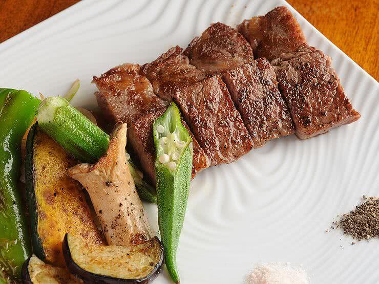 在三之宮享受三大美味和牛『神戶牛』！ 精選能在吧檯品嚐神戶牛牛排、陶醉在主廚精湛手藝的餐廳