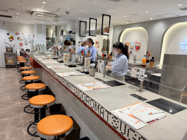 東京獨旅吃美食絕不能錯過的這間店！一人美味火鍋、壽喜燒必吃名店「一人涮涮鍋七代目松五郎 新宿東寶大樓店」