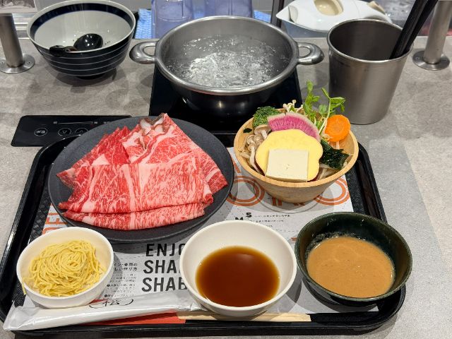 東京獨旅吃美食絕不能錯過的這間店！一人美味火鍋、壽喜燒必吃名店「一人涮涮鍋七代目松五郎 新宿東寶大樓店」