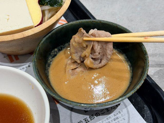 東京獨旅吃美食絕不能錯過的這間店！一人美味火鍋、壽喜燒必吃名店「一人涮涮鍋七代目松五郎 新宿東寶大樓店」