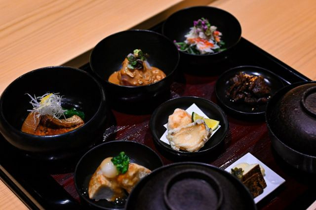 在银座稻叶品尝传统的日式早餐