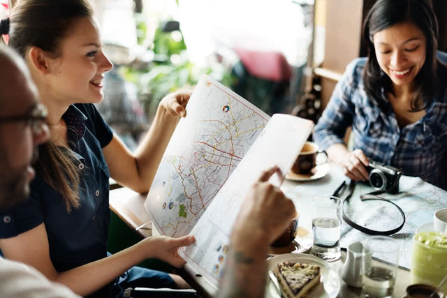 1. Have Breakfast at a 24-Hour Cafe in Hommachi (Time Required: Approx. 45 Minutes)