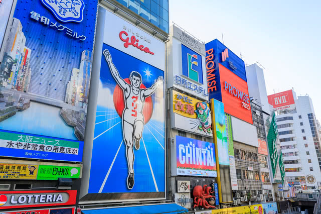 4. Head to Dotonbori and Take Pictures in Front of the Glico Signboard (Time Required: Approx. 30 Minutes)