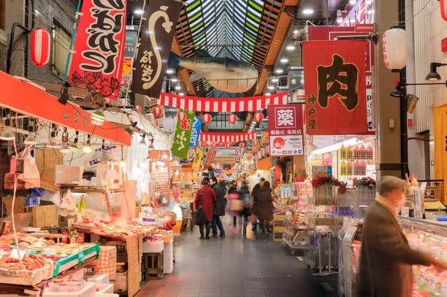 7. Experience the Lively Atmosphere of Kuromon Market (Time Required: Approx. 45 Minutes)