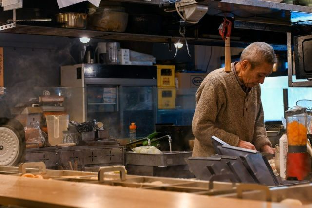 在居酒屋ちょいおでん新宿本店品尝鱧汤