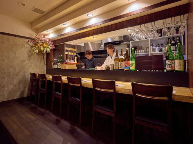 新橋的隱藏居酒屋[酒亭穂椋]日本酒和江戶名物「蔥麻鍋」讓人陶醉