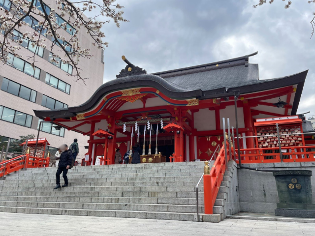 【新宿三丁目散策】從百年神社到都市溫泉，5 項推薦必訪景點與隱藏版美食地圖 | 東京