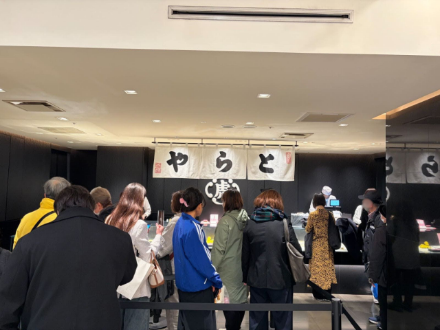 【新宿三丁目散策】從百年神社到都市溫泉，5 項推薦必訪景點與隱藏版美食地圖 | 東京