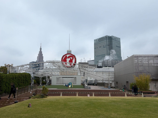 【新宿三丁目散策】從百年神社到都市溫泉，5 項推薦必訪景點與隱藏版美食地圖 | 東京
