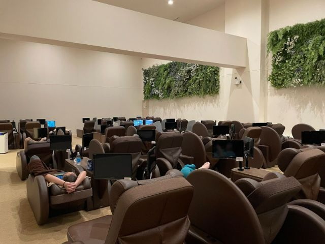 【新宿三丁目散策】從百年神社到都市溫泉，5 項推薦必訪景點與隱藏版美食地圖 | 東京