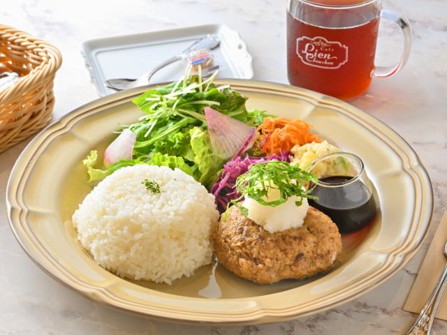 7. Cafe Lien Chouchou