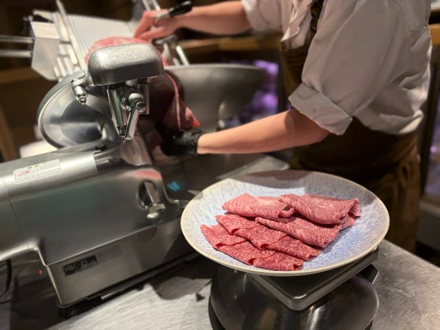 Tokyo Station Surrounding Gourmet｜Sukiyaki Twelve Heavens: Marunouchi Premium A5 Black Wagyu Sukiyaki Specialty Store