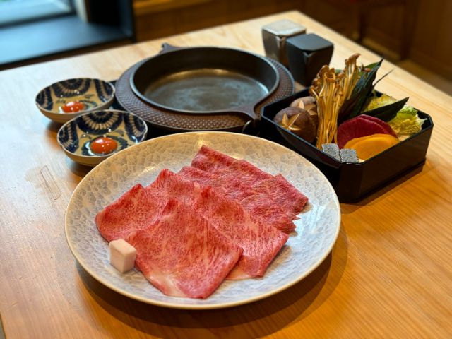 Tokyo Station Surrounding Gourmet｜Sukiyaki Twelve Heavens: Marunouchi Premium A5 Black Wagyu Sukiyaki Specialty Store
