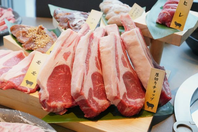 【新宿羊肉烧肉推荐】旭川成吉思汗 大黑屋 新宿站東口店:出站秒到!无腥味手切羊肉套餐超满足