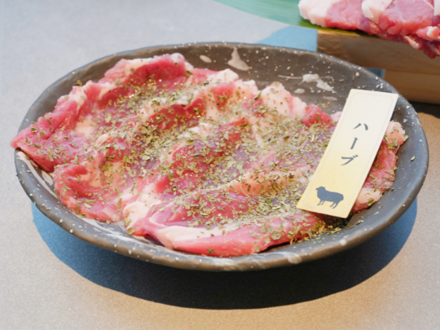【新宿羊肉烧肉推荐】旭川成吉思汗 大黑屋 新宿站東口店:出站秒到!无腥味手切羊肉套餐超满足