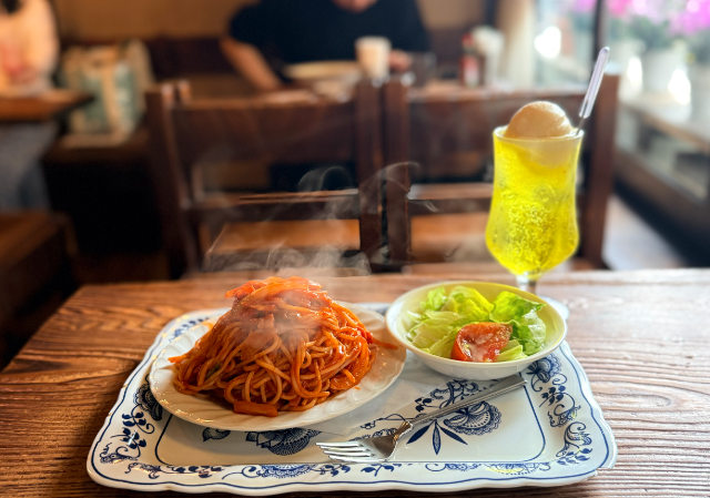 走進《古書食堂》的現實風景：探訪東京「最酷街區」神保町的書香與究極美味