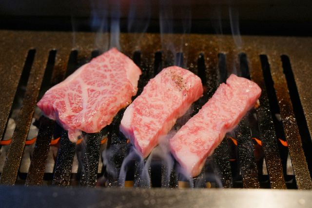 上野和牛烤肉 USHIHACHI 極｜上野站1分鐘的黑毛和牛燒肉推薦，必點菜單、交通與預約完整攻略
