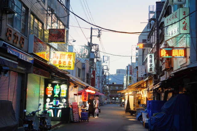 築地市場半日散步攻略|5 個必訪景點+最順動線(含交通、營業時間整理)