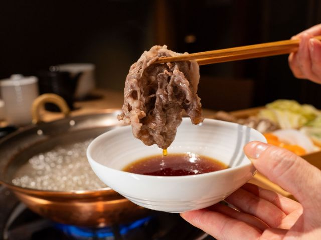 不是普通吃到飽!在六本木「八山」包廂內盡情吃神戶牛涮涮鍋與壽司的高級吃到飽