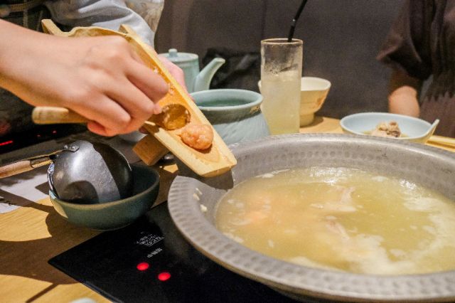 More Than Chicken Soup: Mizutaki at Hakata Hanamidori
